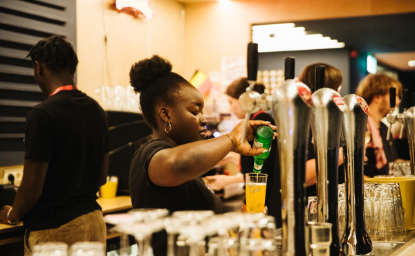 Vacature: jobstudenten bar